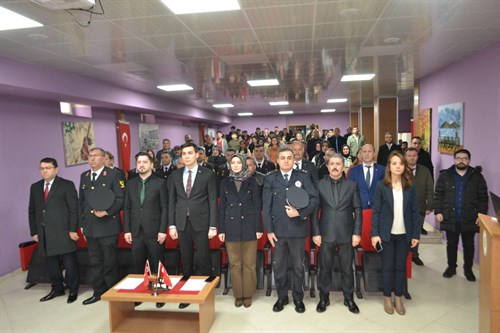 İLÇEMİZDE "18 MART ÇANAKKALE ZAFERİ VE ŞEHİTLERİ ANMA PROGRAMI" DÜZENLENDİ.